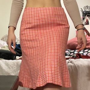 Coral & White Houndstooth Ann Taylor Midi Skirt with flare at the bottom.